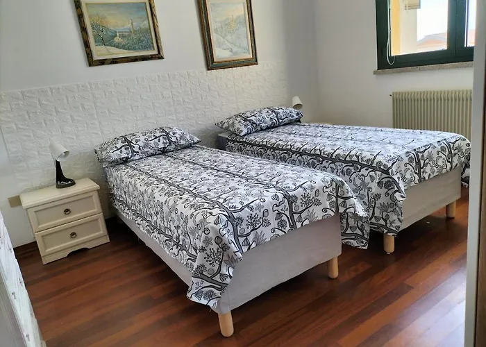 Finestre Verdi Appartamento Con Parcheggio
